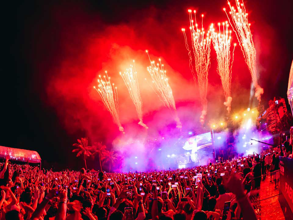 fireworks_at_palawan_beach